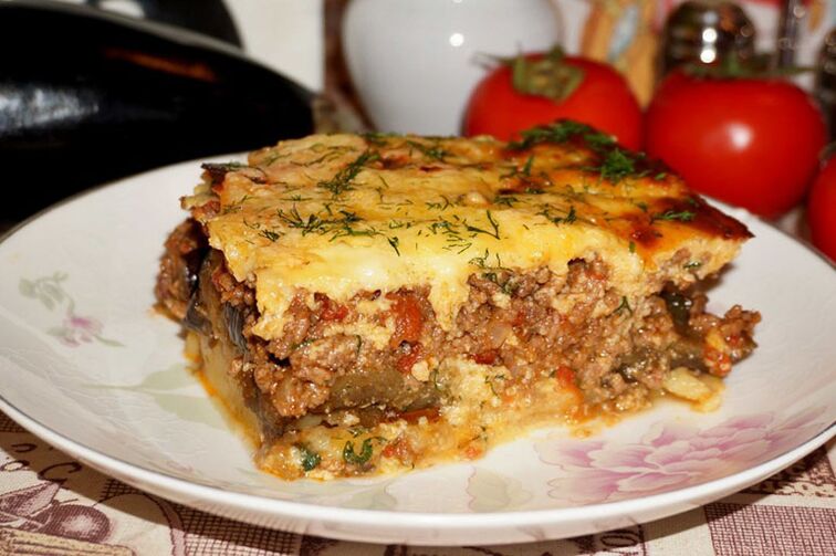 Casserole with minced meat and eggplant, ideal for gout dinners