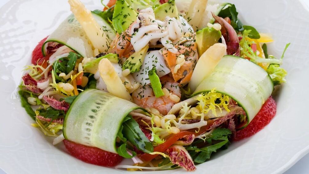 When following the Change phase of the Dukan diet, it is recommended to eat a seafood salad